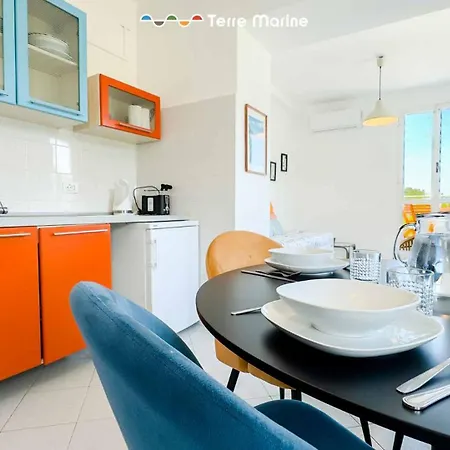 Sea Wall, Terre Marine Apartment
